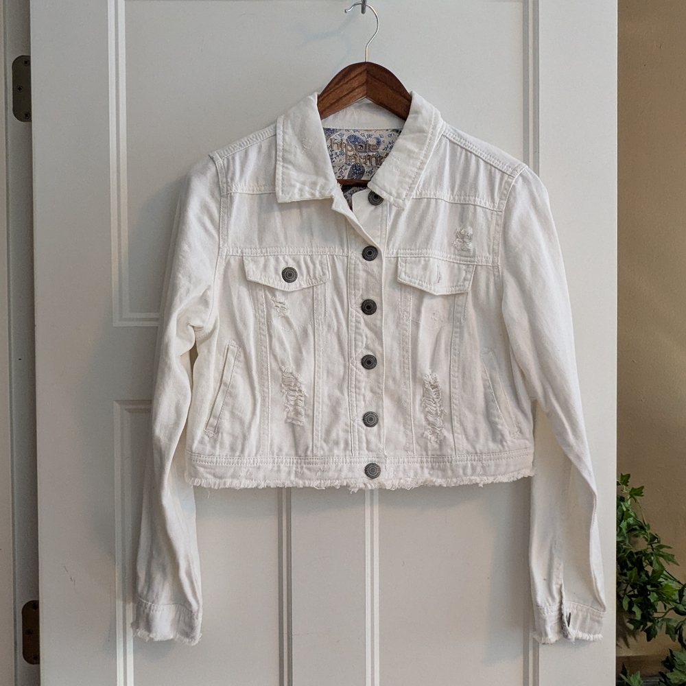 Hippie Laundry White Cropped Distressed Denim Jacket. Size Large.